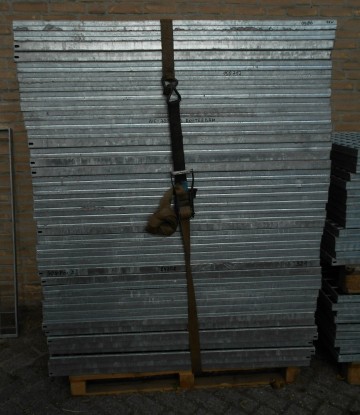 0986 rooster 134x81x4 maas 10x10 2