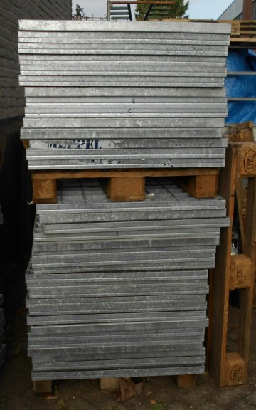 0986 rooster 134x81x4 maas 10x10 3