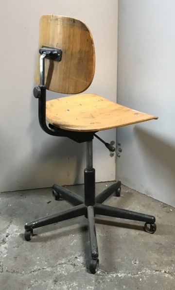 1486 5 werkplaatsstoel 2