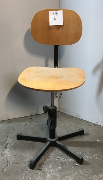 1490 4 werkplaatsstoel 1