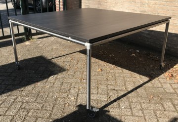 1595 tafel 150x150x75 cm verrijdbaar 1
