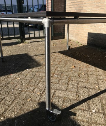 1595 tafel 150x150x75 cm verrijdbaar 4