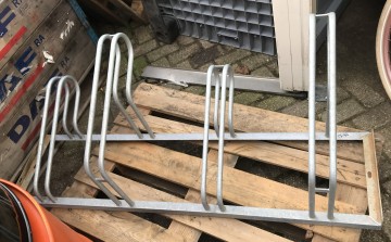 1746 fietsenrek enkel 4 fietsen 150x45x52 cm 1