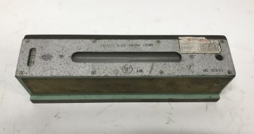 1778 machinewaterpas riken v groef onderzijde 1