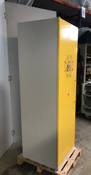 1981 veiligheidskast italie 60x60x190 cm 90 min 2