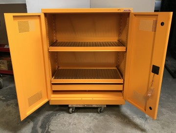 1983 veiligheidskast 101x615x123 cm pesticide 4