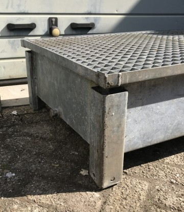 2004 lekbak 181x72x32 cm roosters 35x35 cm maas 4