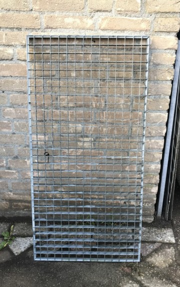 2079 rooster 100x50x25 cm raster 33x33 cm 1