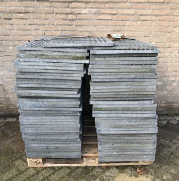 2079 rooster 100x50x25 cm raster 33x33 cm 3