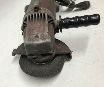 2117 haakse slijper 230 v vermoedelijk makita 4