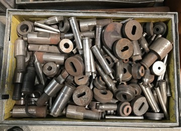 2143 ponsgereedschap ponzen en stempels 2