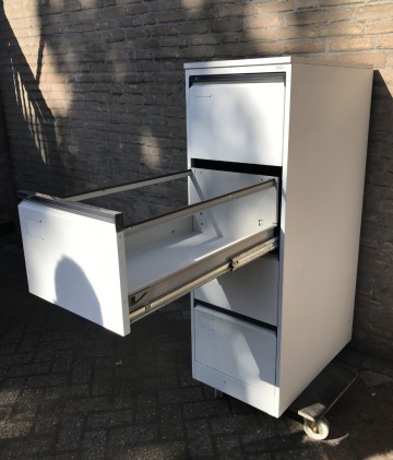 2221 ladekast 4 laden 44x75x134 cm 3