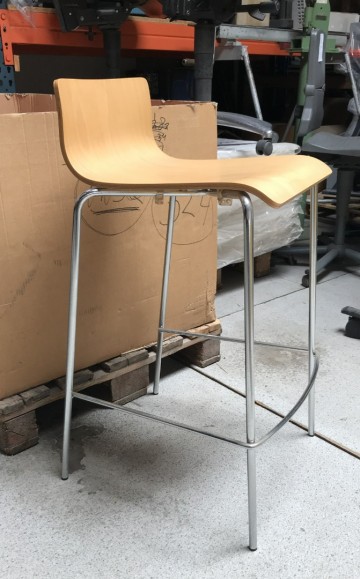 2235 3 barkruk 40x48x87 cm bruin stapelaar 1