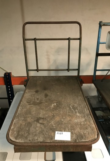 2373 kopschotkar metaal hout 80x119x97cm 1