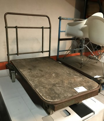 2373 kopschotkar metaal hout 80x119x97cm 2