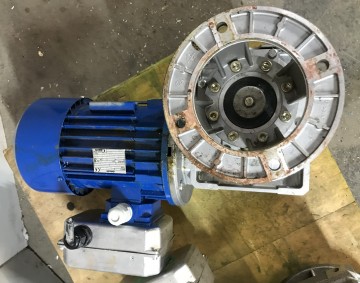 2413 elektromotor met vertragingskast 400 volt 5