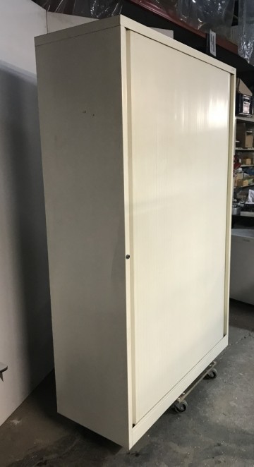 2426 metalen roldeurkast 1 deur 152x50x195 cm 2