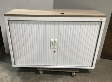 2491 roldeurkast 120x46x76 cm wit houten bovenblad 1