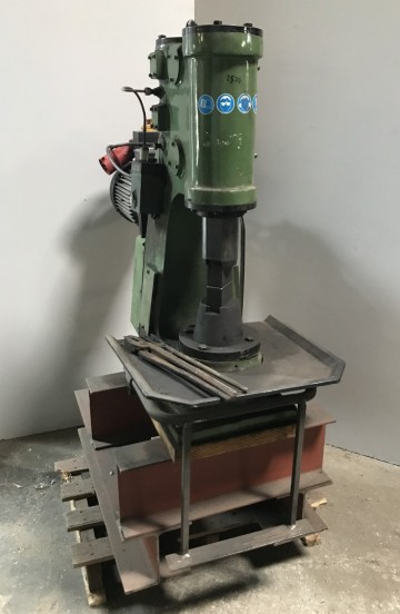 2524 smeedhamer 400 volt 61x106x135 cm 1
