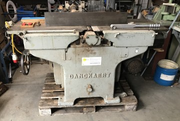 2540 vandiktebank dankeart 400 volt met aanvoertafel voor vandikte 1