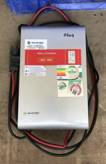 2604 1 acculader benning 24v 50a 1